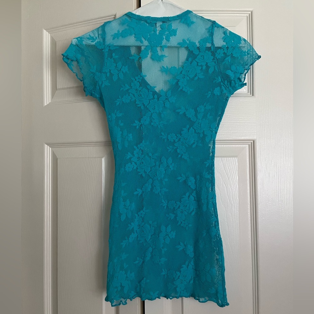 Cache Lace V-Neck Top - Picture 2 of 7
